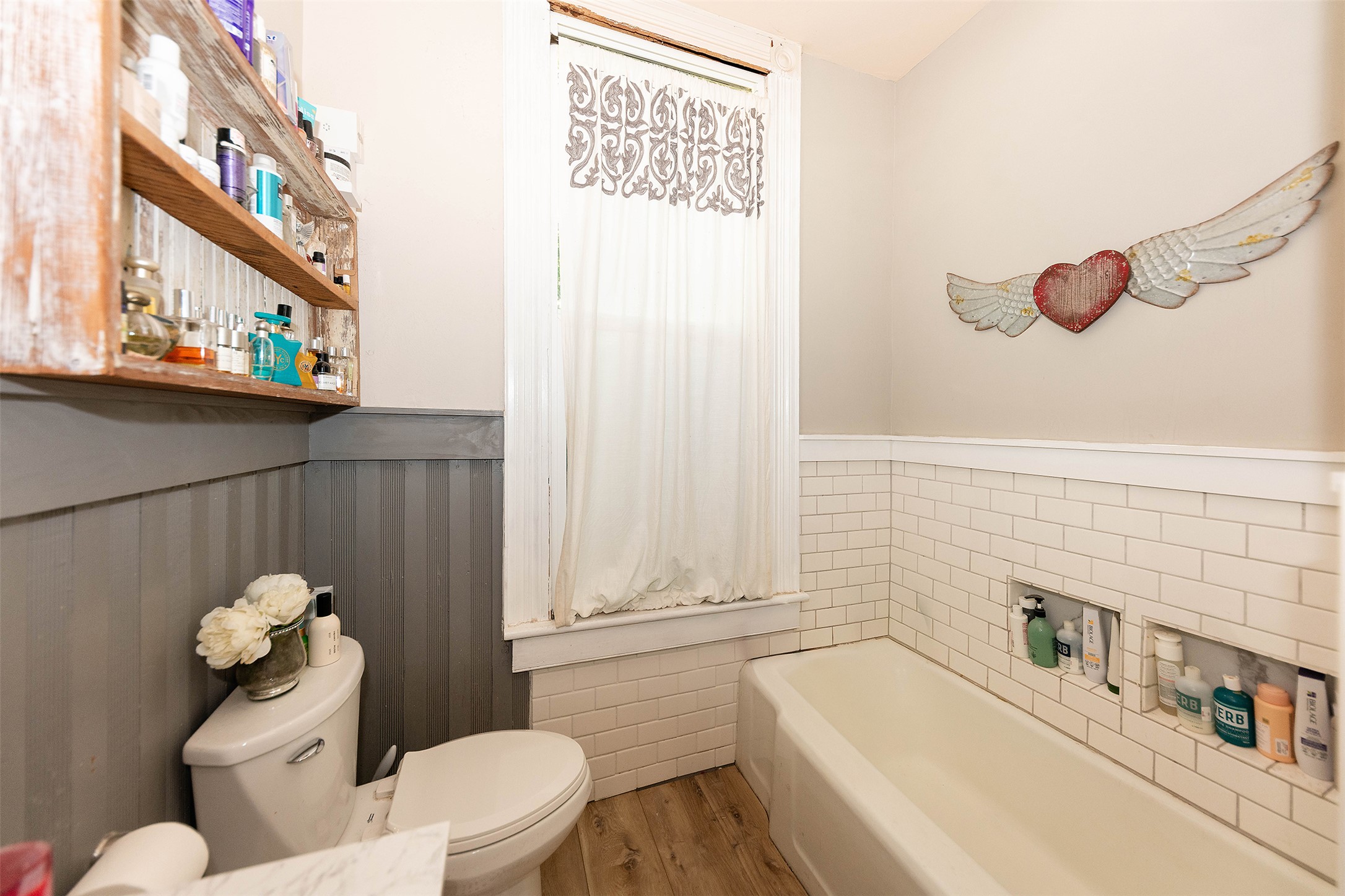 1202 Pecan Street Bastrop, TX 78602 - Photo 20 of 38 a bathroom with a sink a toilet and bathtub