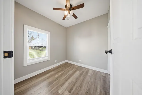 $2,300 | 810 Superior Street, Aurora, IL 60505