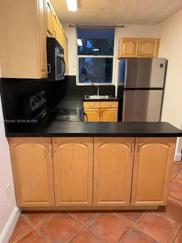 $1,750 | 1801 South Treasure Drive, Unit 320, North Bay Village, FL 33141