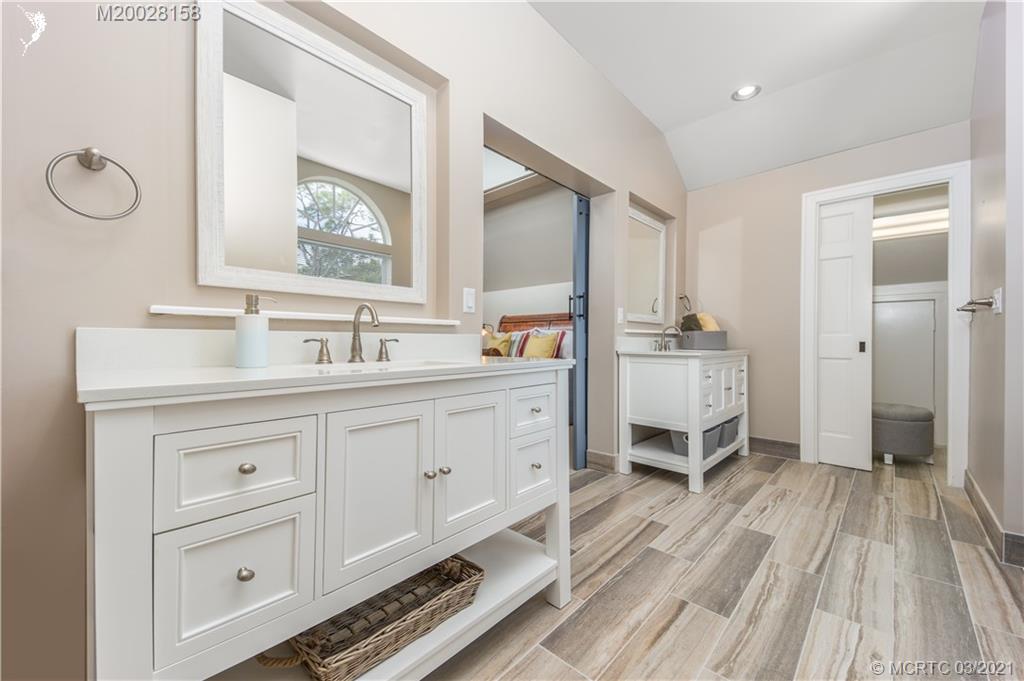 669 Southwest Linden Street Stuart, FL 34997 - Photo 17 of 43 Main Bedroom with separate Vanity/sinks