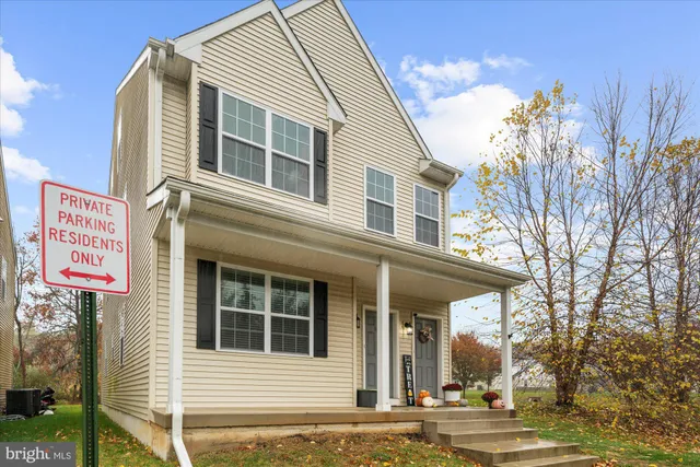 a view of a house with a yard and garage