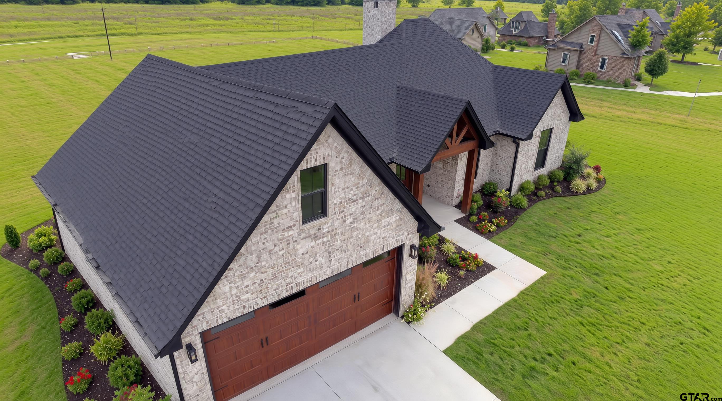 404 Small Oaks Road Kilgore, TX 75662 - Photo 3 of 34