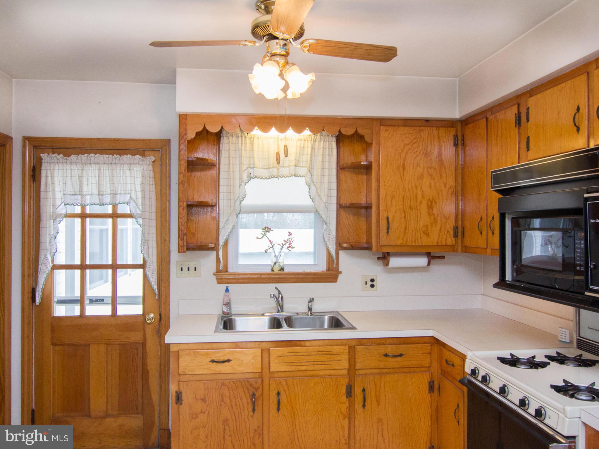 1439 Fairmount Road Hampstead, MD 21074 - Photo 11 of 30 Kitchen with double sink