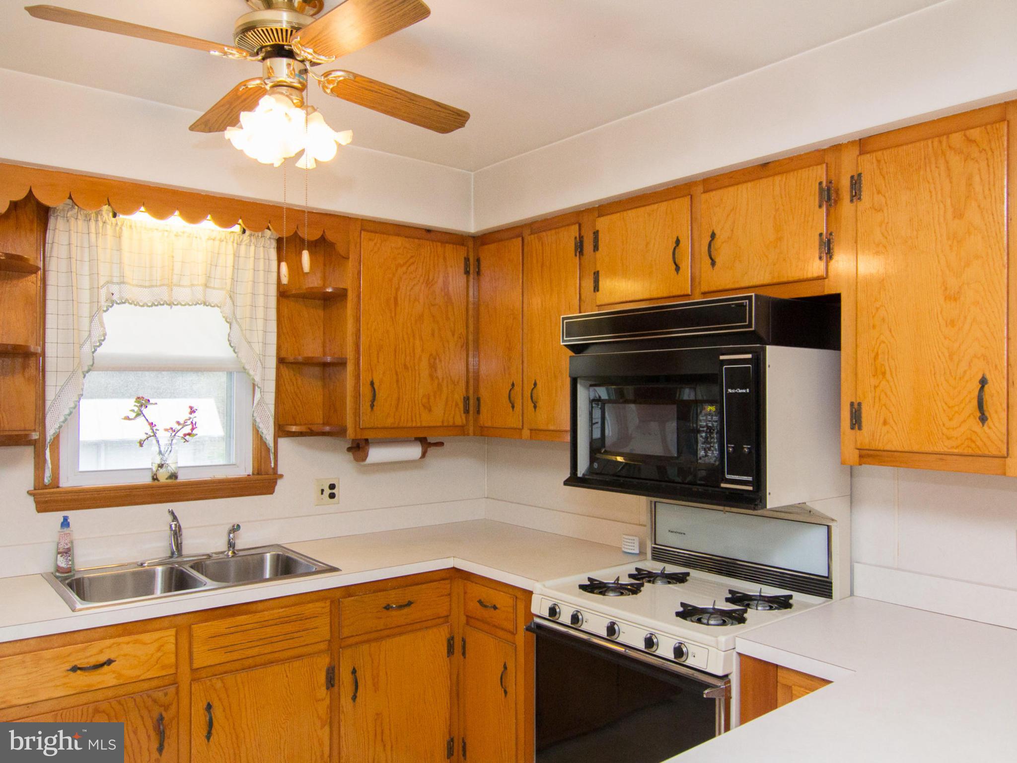 1439 Fairmount Road Hampstead, MD 21074 - Photo 12 of 30 Gas stove
