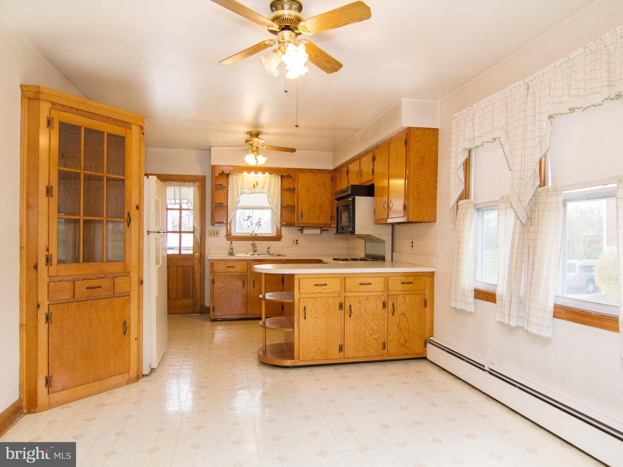1439 Fairmount Road Hampstead, MD 21074 - Photo 15 of 30 Lots of cabinet space