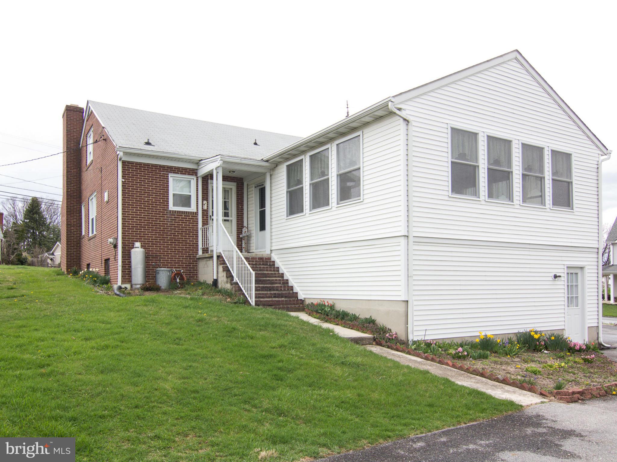 1439 Fairmount Road Hampstead, MD 21074 - Photo 3 of 30 Addition with sunroom