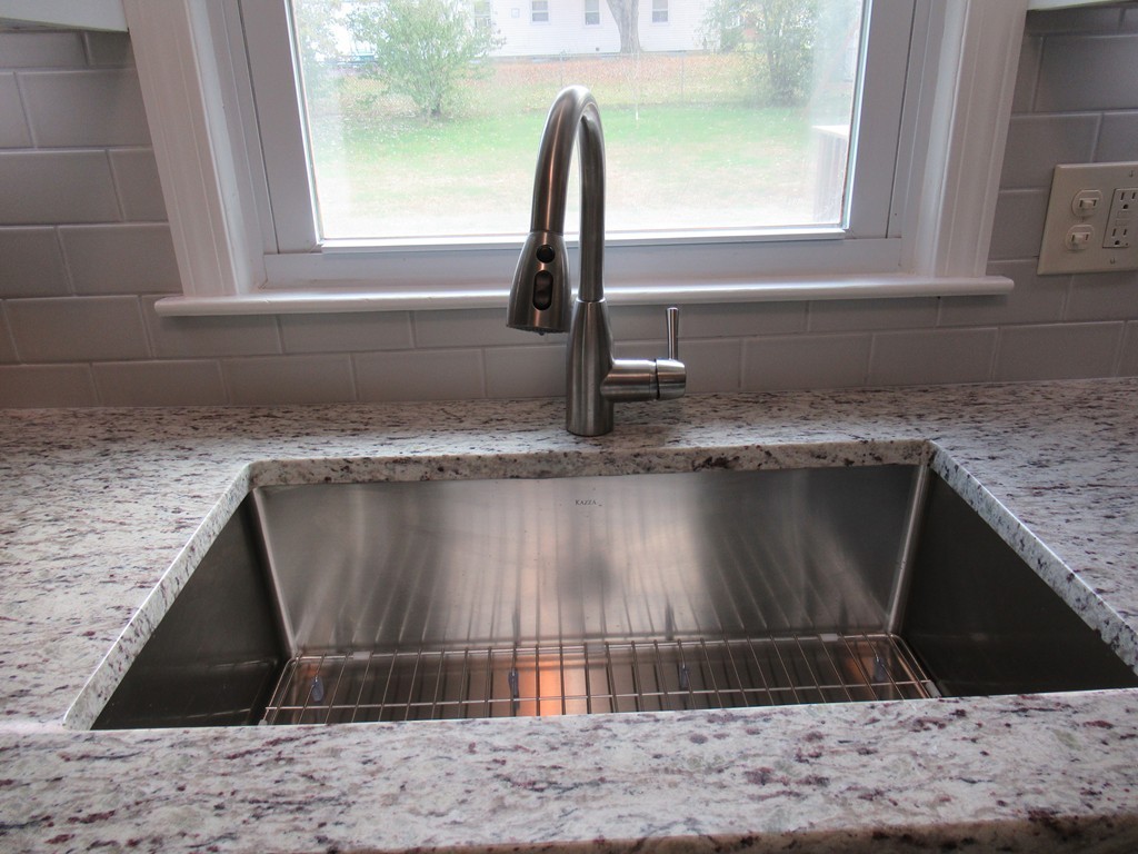 211 Marmon Street Springfield, MA 01129 - Photo 8 of 26 Gallery Image 8