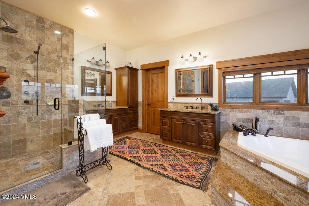1015 Fourth Of July Road Eagle, CO 81631 - Photo 11 of 24 1015_fourth_of_july_interior_primary_bat
