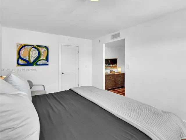 $3,500 | 1881 Washington Avenue, Unit 16E, Miami Beach, FL 33139