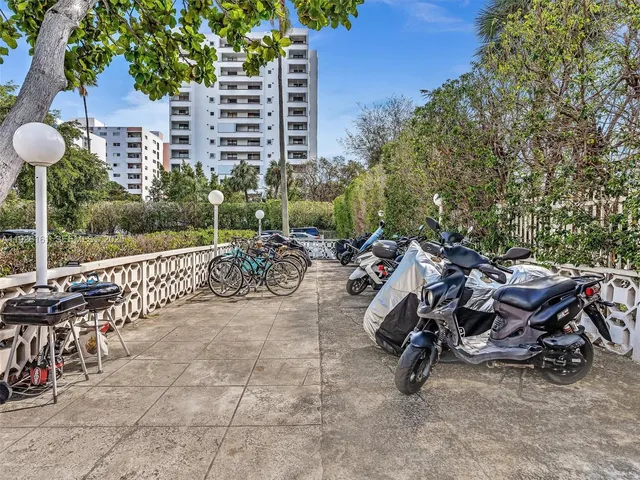 $3,500 | 1881 Washington Avenue, Unit 16E, Miami Beach, FL 33139