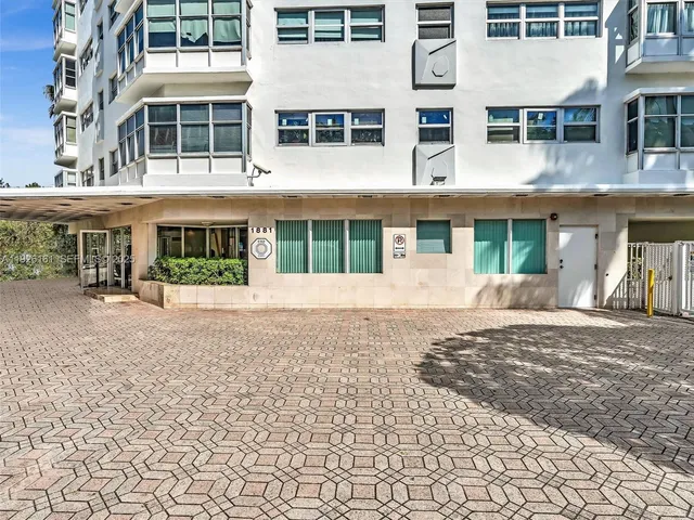 $3,500 | 1881 Washington Avenue, Unit 16E, Miami Beach, FL 33139