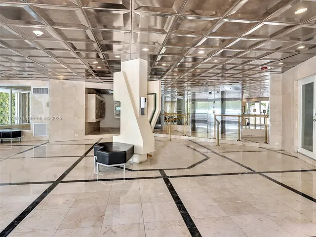 $3,500 | 1881 Washington Avenue, Unit 16E, Miami Beach, FL 33139