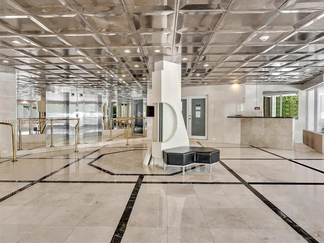 $3,500 | 1881 Washington Avenue, Unit 16E, Miami Beach, FL 33139