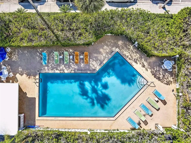 $3,500 | 1881 Washington Avenue, Unit 16E, Miami Beach, FL 33139