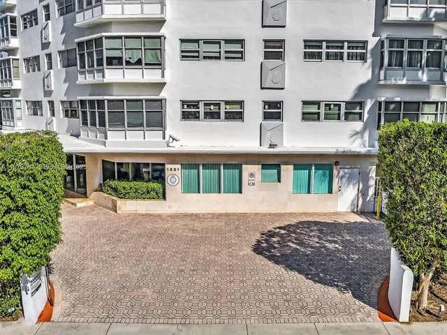 $3,500 | 1881 Washington Avenue, Unit 16E, Miami Beach, FL 33139