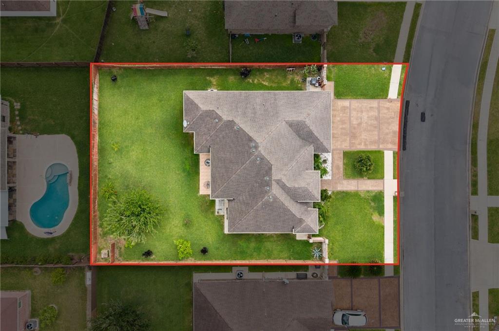704 Santa Fe Street Weslaco, TX 78596 - Photo 24 of 25 an aerial view of a house having outdoor space