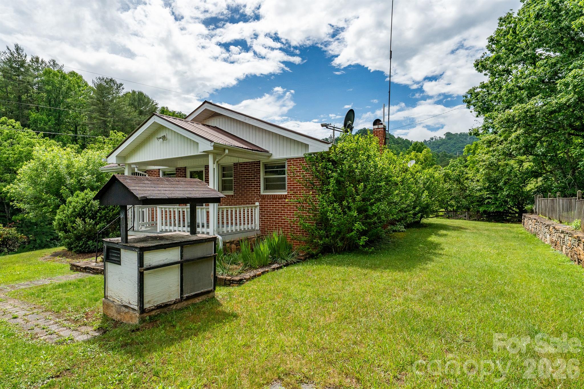 302 Sprinkle Branch Road Marshall, NC 28753 - Photo 7 of 38