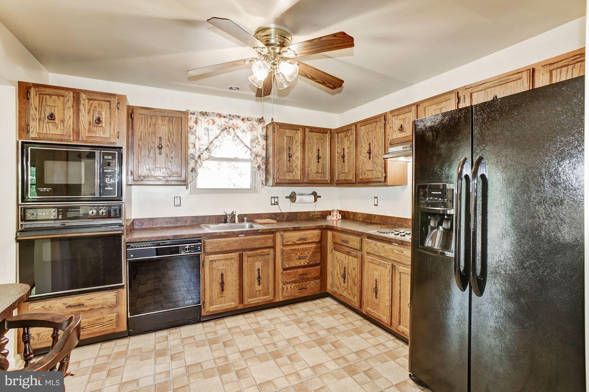 511 Edgewater Road Pasadena, MD 21122 - Photo 7 of 23 Kitchen