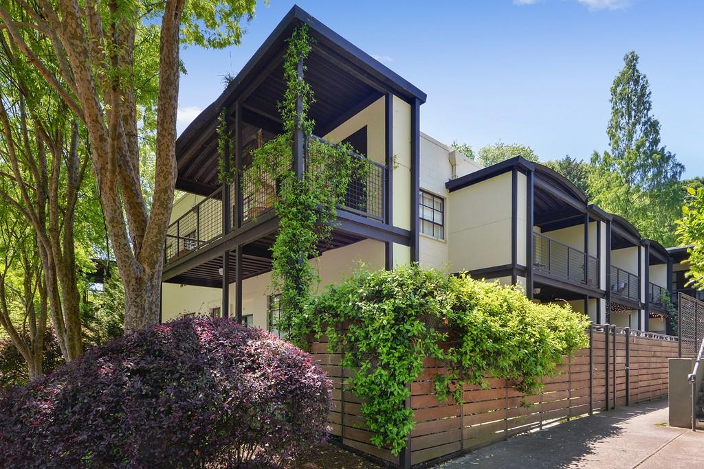 Southern Bearing Lofts are ideally located near Underwood Hills Park, shopping, dining and more.
