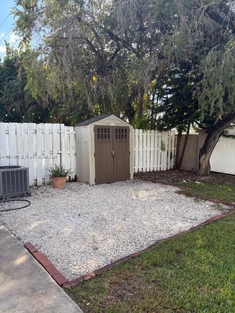 1141 Southwest 111th Way Davie, FL 33324 - Photo 17 of 19