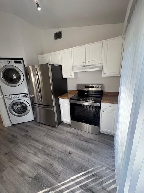 1141 Southwest 111th Way Davie, FL 33324 - Photo 3 of 19 a kitchen with a stove and a refrigerator