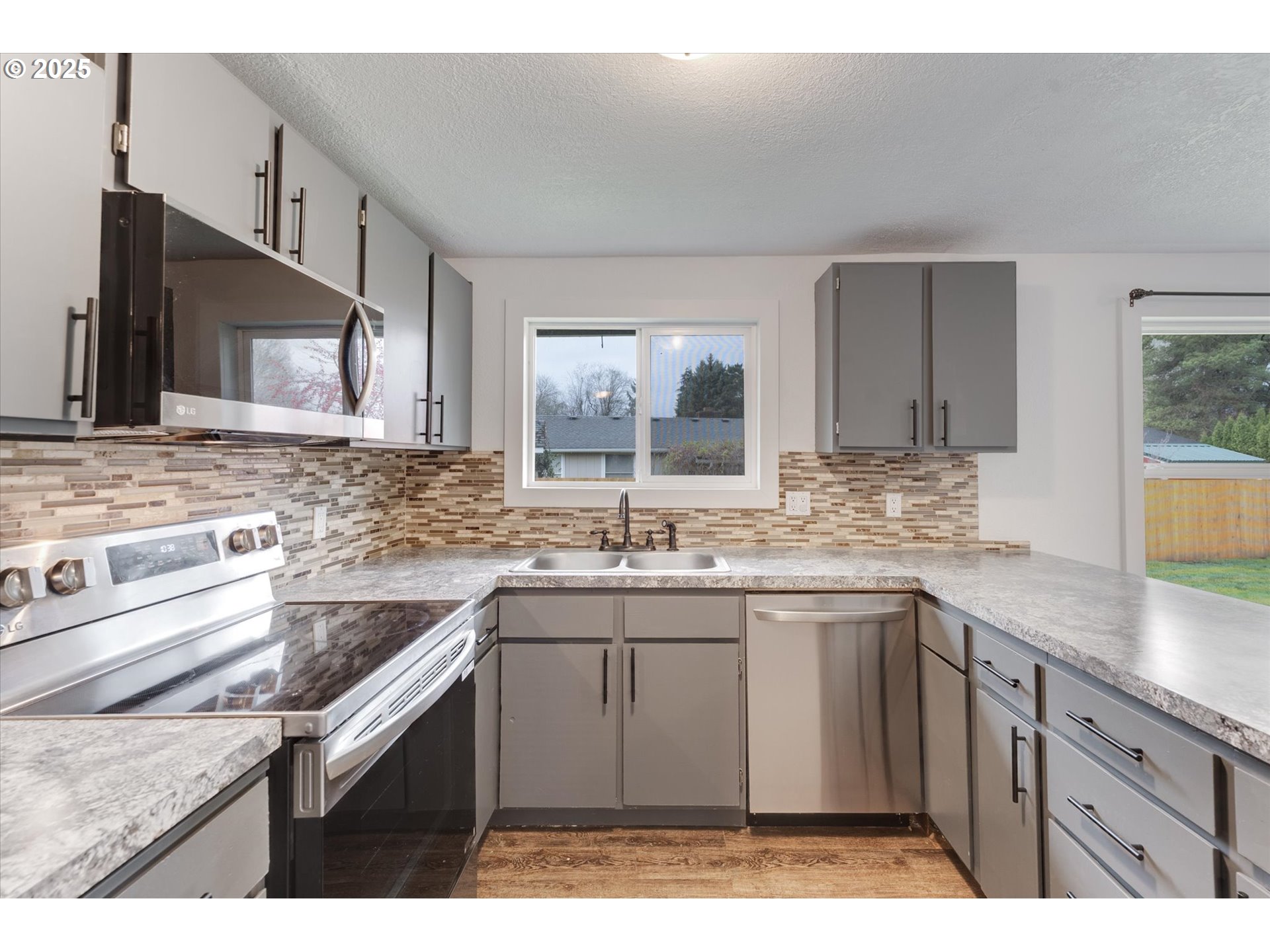 9 Lee Place Longview, WA 98632 - Photo 11 of 46 a kitchen with stainless steel appliances granite countertop a sink stove and cabinets