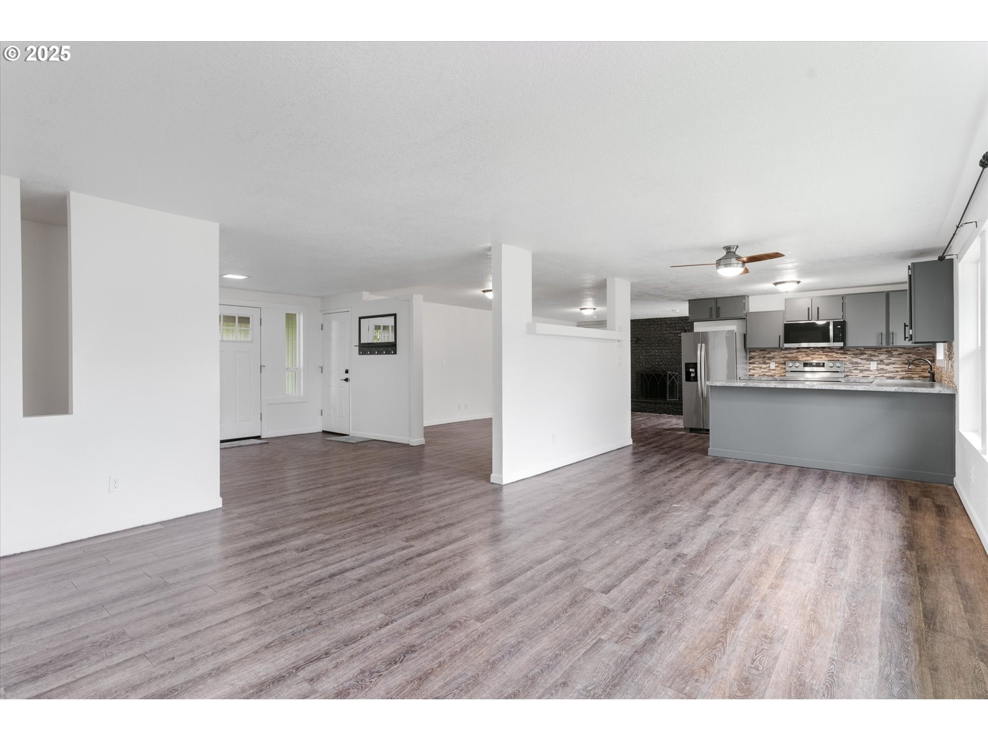 9 Lee Place Longview, WA 98632 - Photo 16 of 46 a view of kitchen with wooden floor