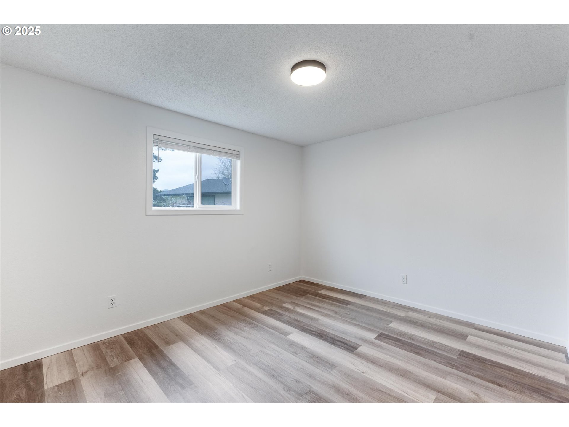 9 Lee Place Longview, WA 98632 - Photo 21 of 46 an empty room with wooden floor and windows