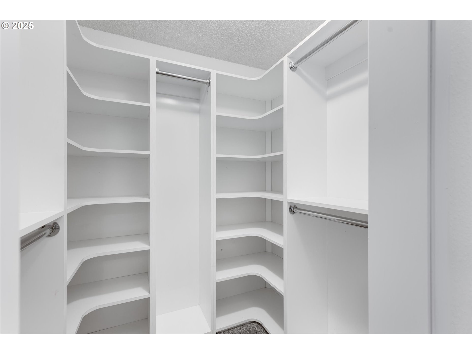 9 Lee Place Longview, WA 98632 - Photo 32 of 46 a view of an empty walk in closet