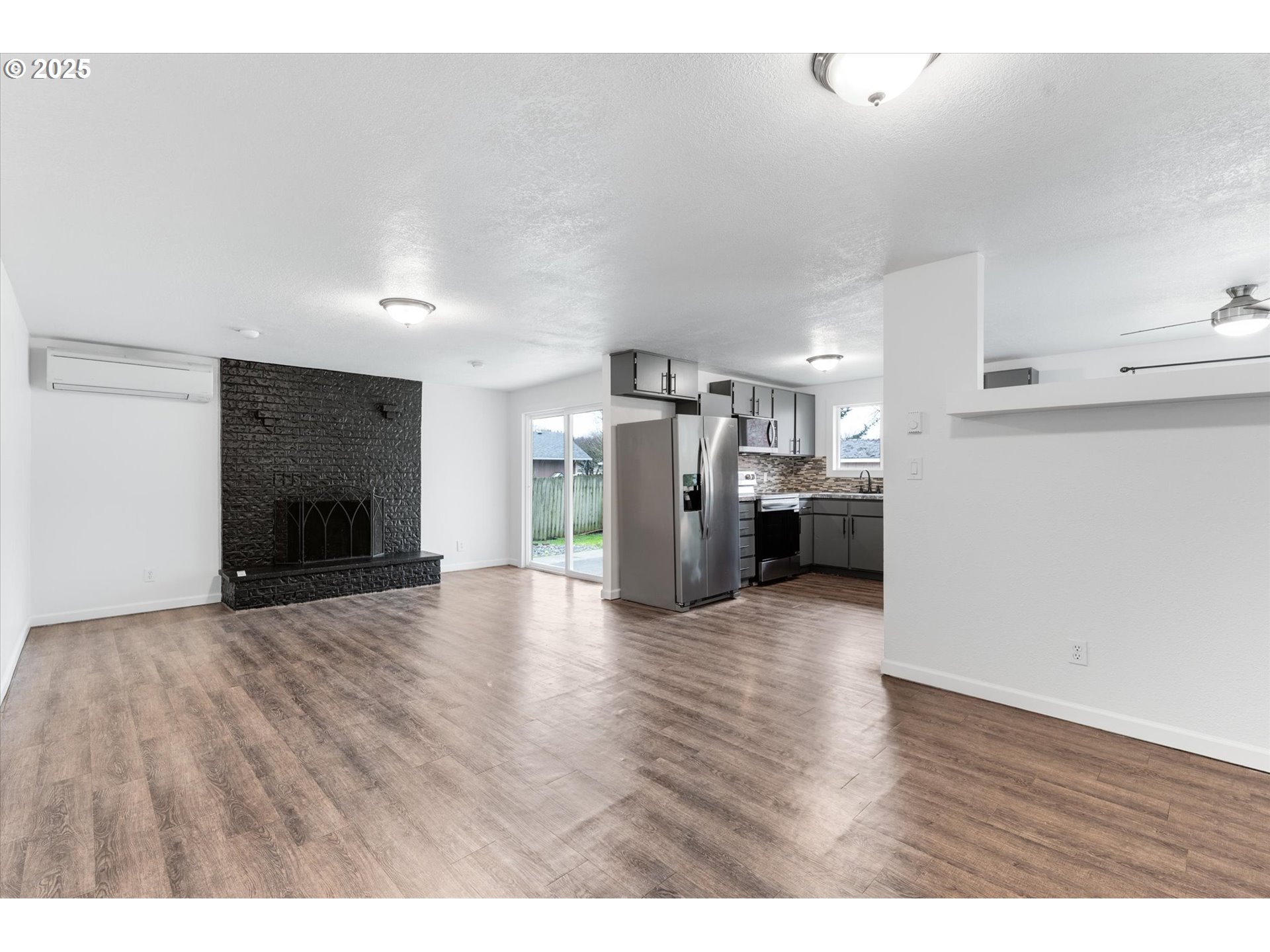 9 Lee Place Longview, WA 98632 - Photo 7 of 46 a view of a kitchen with a stove cabinets and a ceiling fan