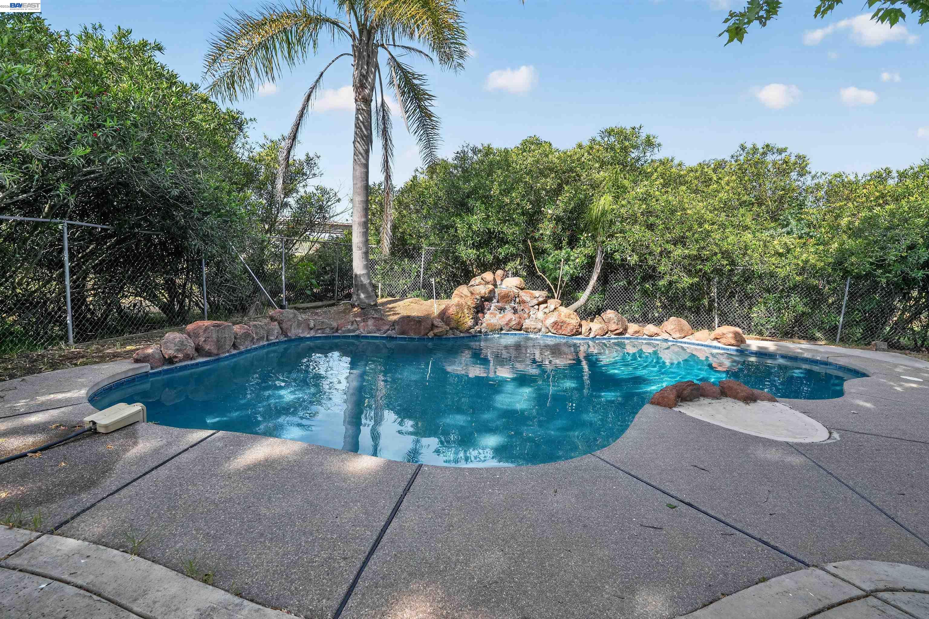 3015 Point Pleasant Road Elk Grove, CA 95757 - Photo 19 of 32 a view of a backyard