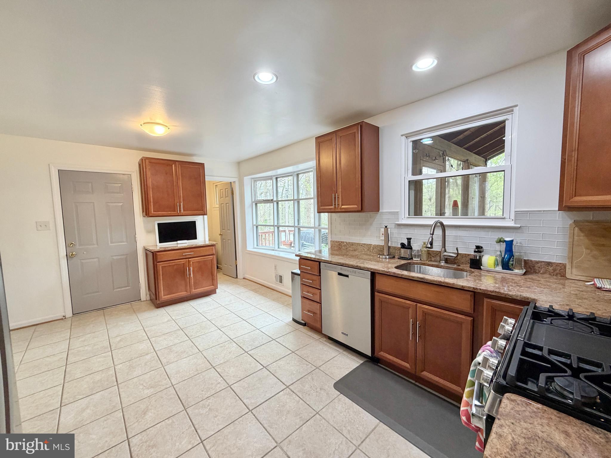8467 Thames Street Springfield, VA 22151 - Photo 8 of 28