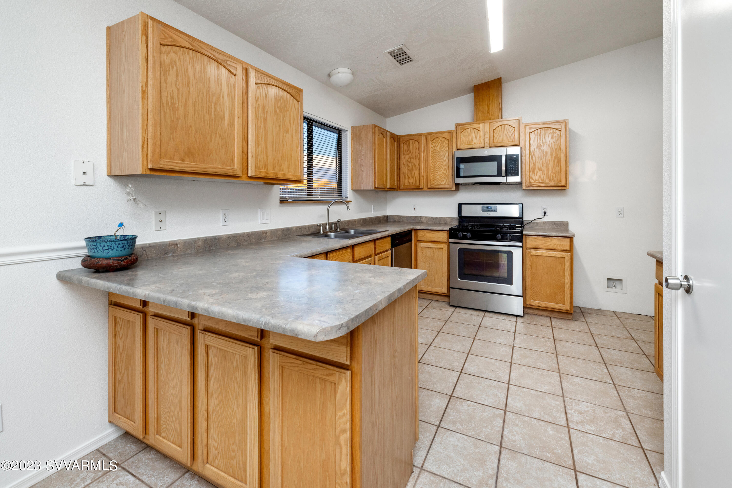 4610 East Steven Rimrock, AZ 86335 - Photo 7 of 20 08-Kitchen