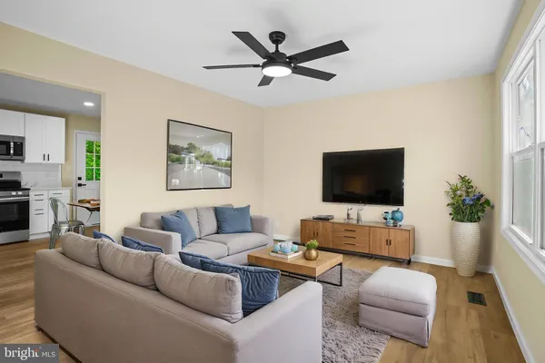 $338,500 | 26412 Hillendale Road, Hollywood, MD 20636