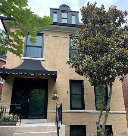 $525,000 | 3671 Humphrey Street, St. Louis, MO 63116