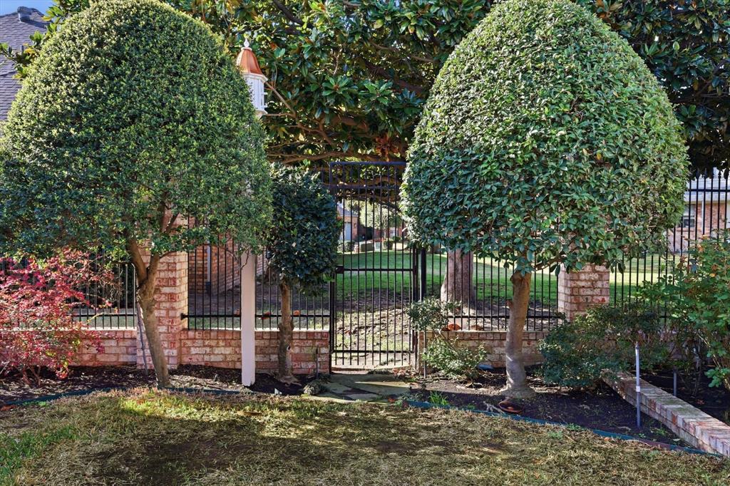 5219 Briar Tree Drive Dallas, TX 75248 - Photo 19 of 22 Entry to Green Space