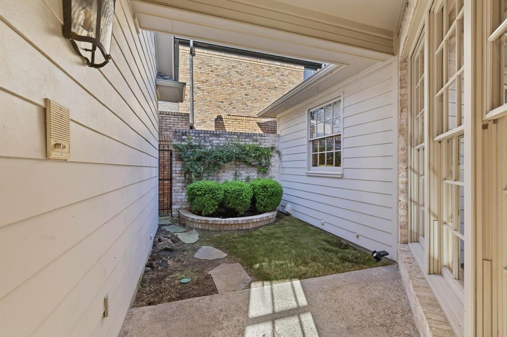 5219 Briar Tree Drive Dallas, TX 75248 - Photo 20 of 22