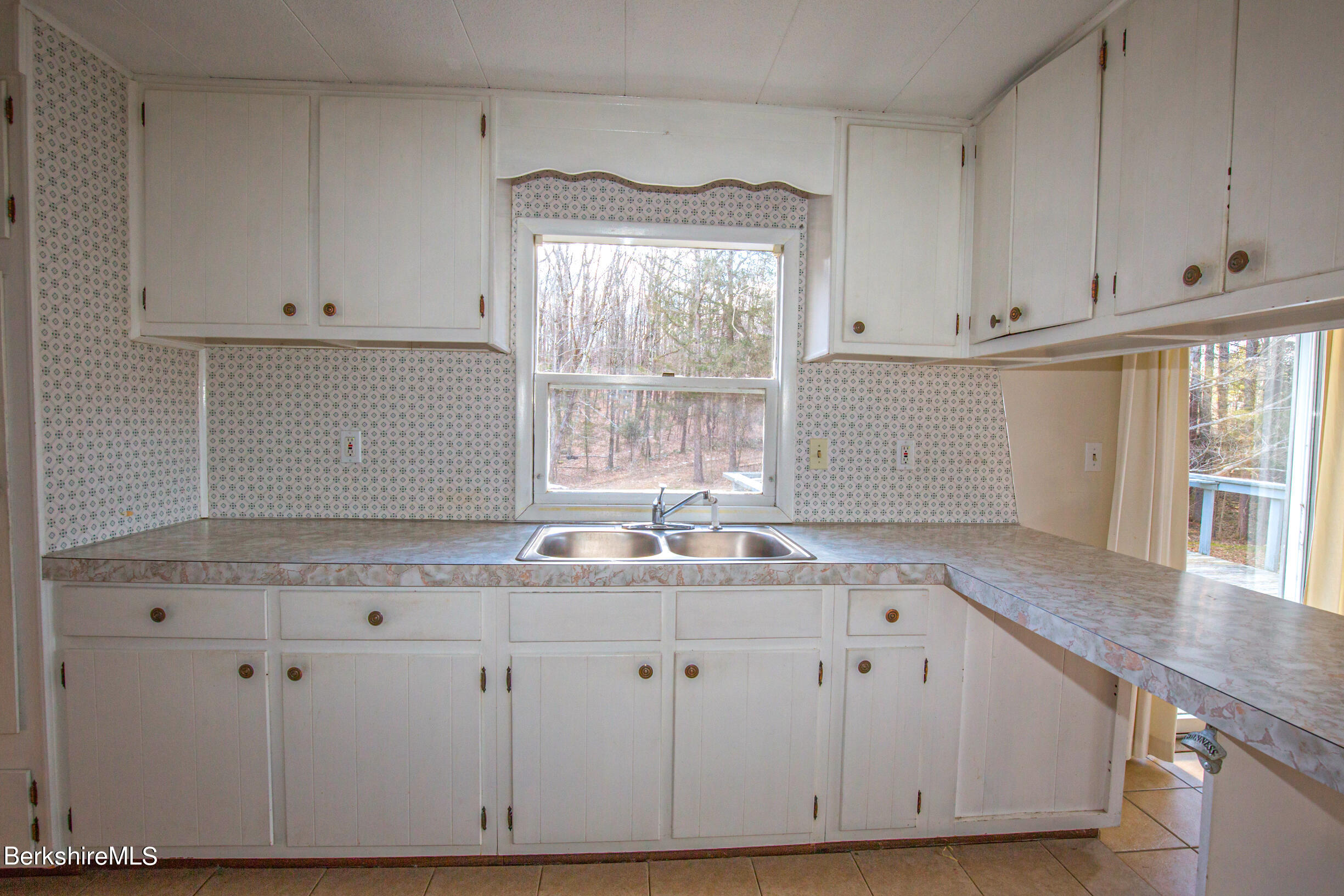 46 Middle Road Austerlitz, NY 12017 - Photo 11 of 39 Kitchen