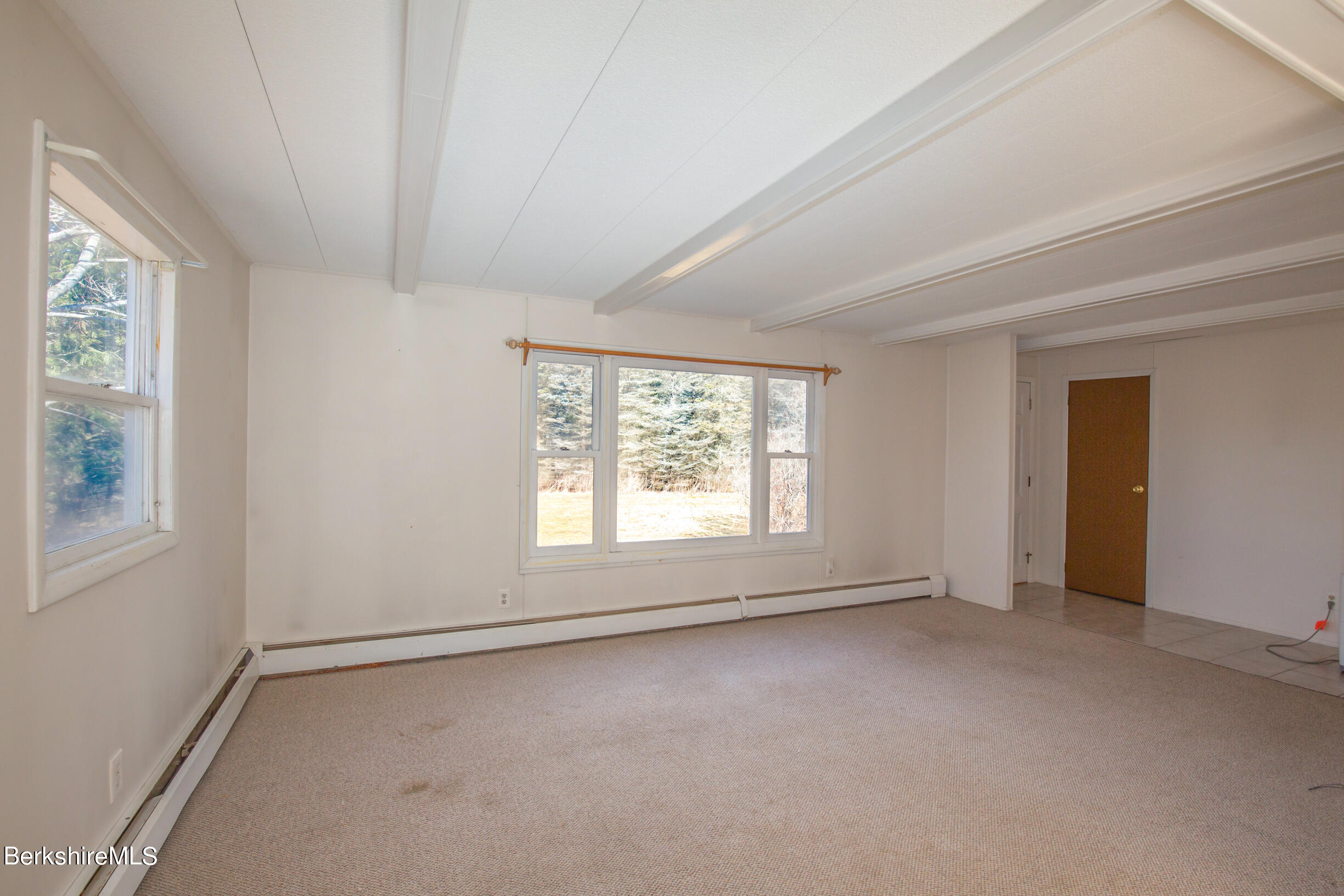 46 Middle Road Austerlitz, NY 12017 - Photo 15 of 39 Living room