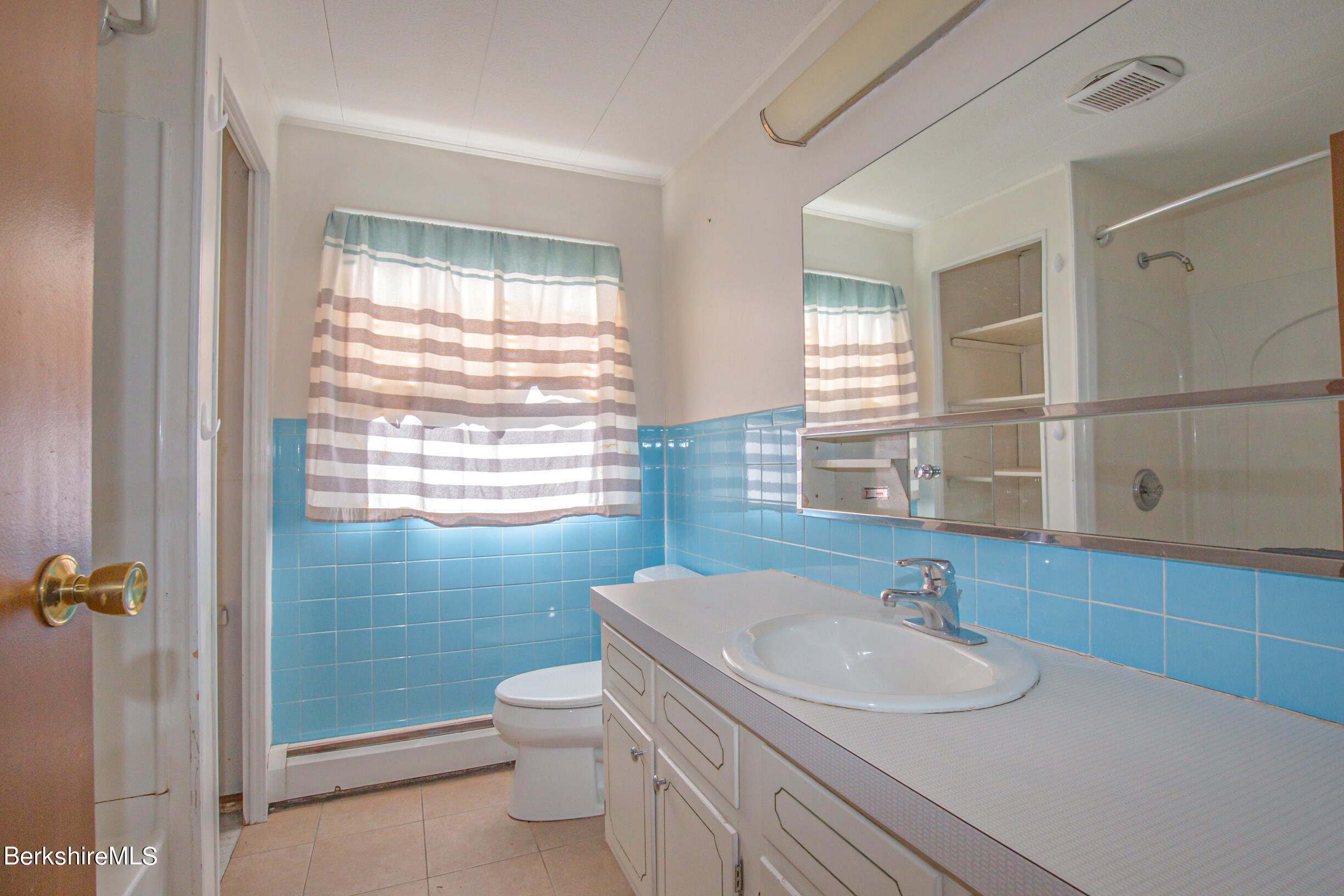 46 Middle Road Austerlitz, NY 12017 - Photo 17 of 39 Bathroom