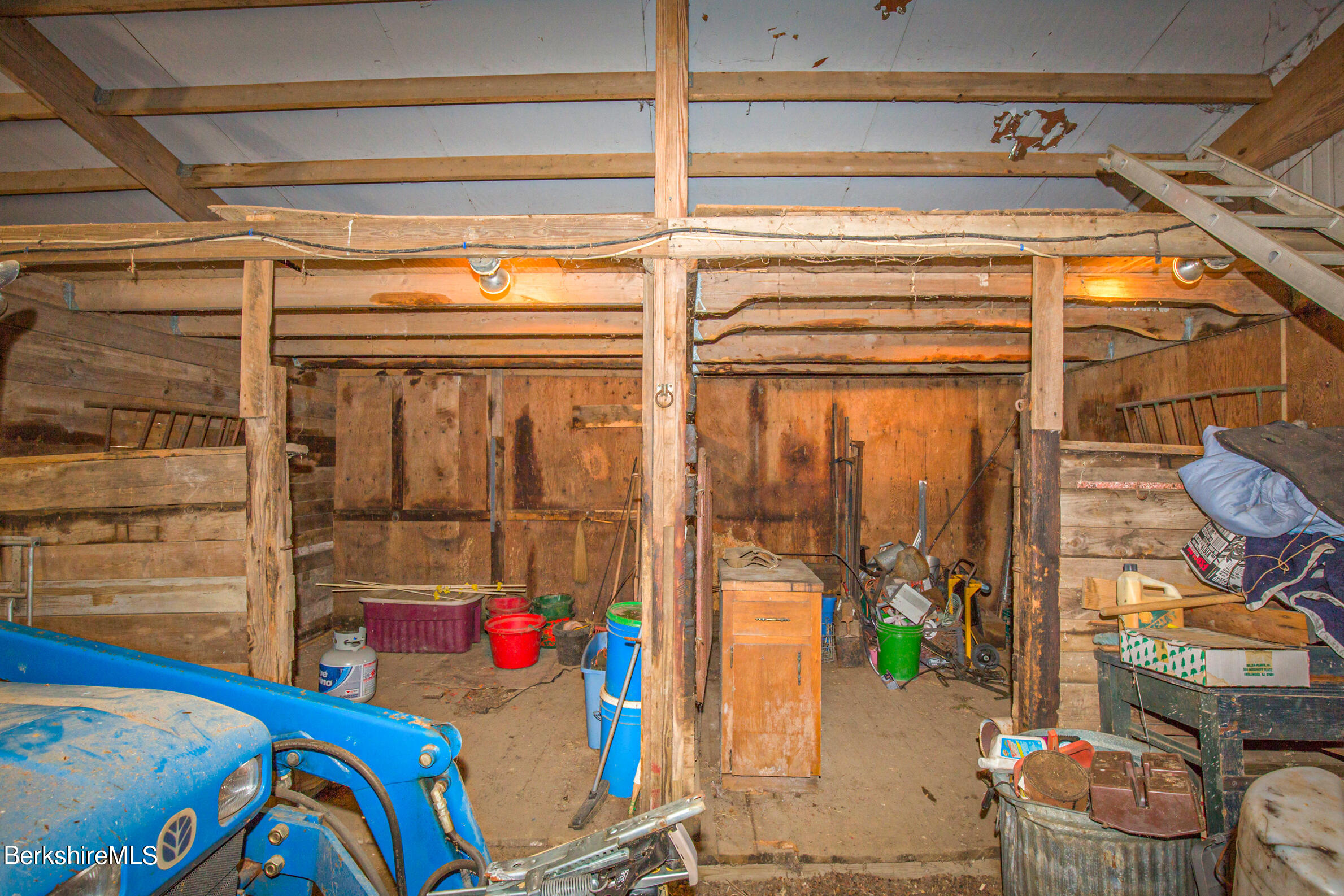 46 Middle Road Austerlitz, NY 12017 - Photo 27 of 39 Barn