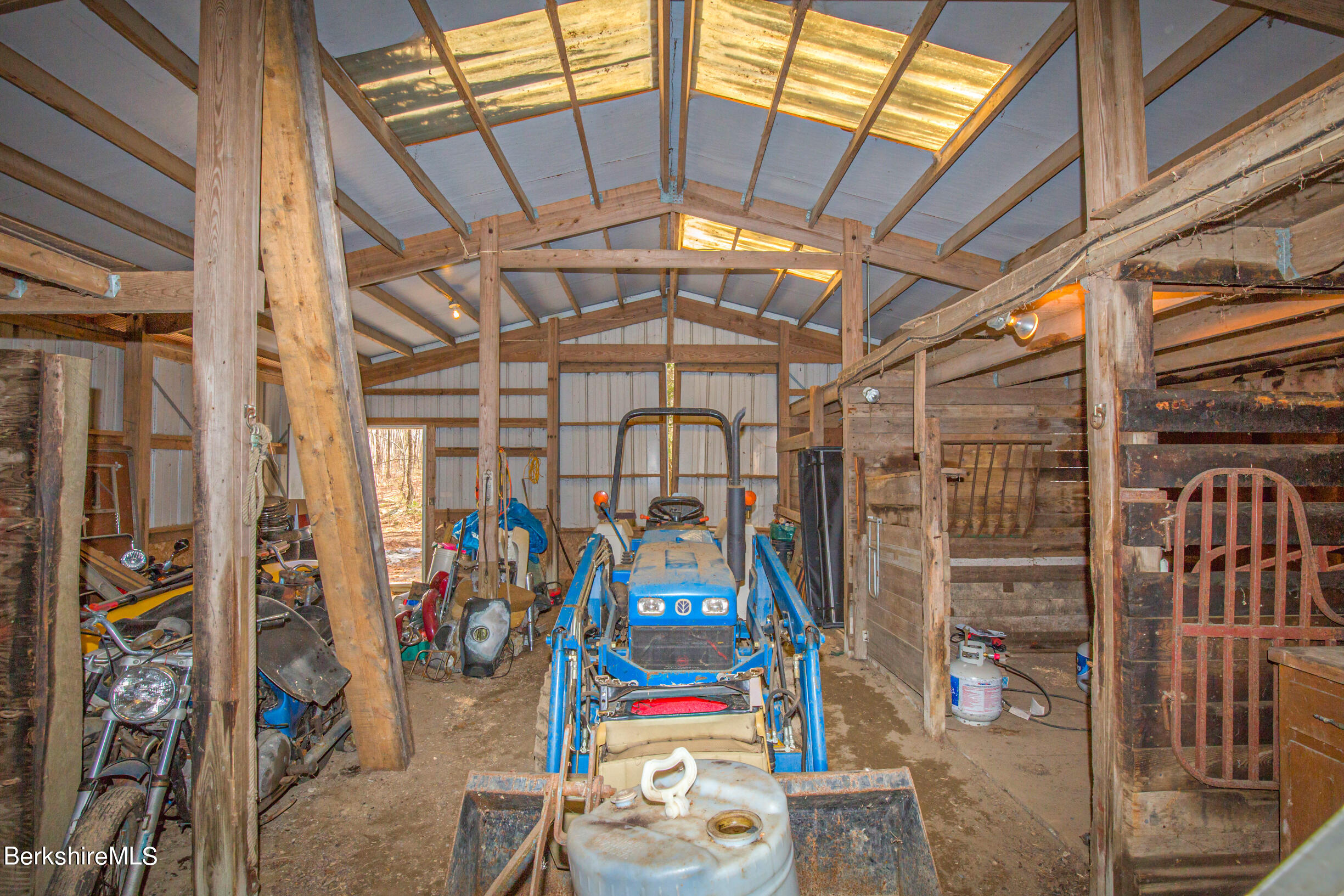 46 Middle Road Austerlitz, NY 12017 - Photo 28 of 39 Barn
