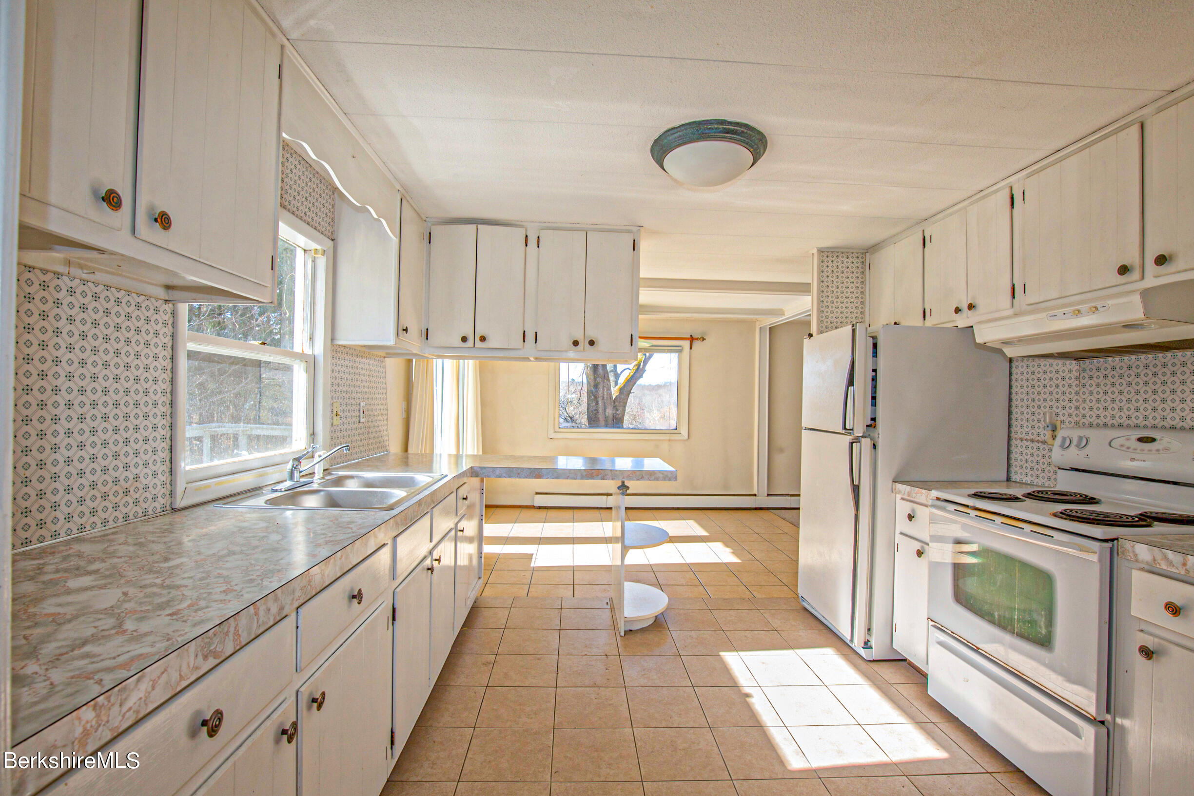 46 Middle Road Austerlitz, NY 12017 - Photo 9 of 39 Kitchen