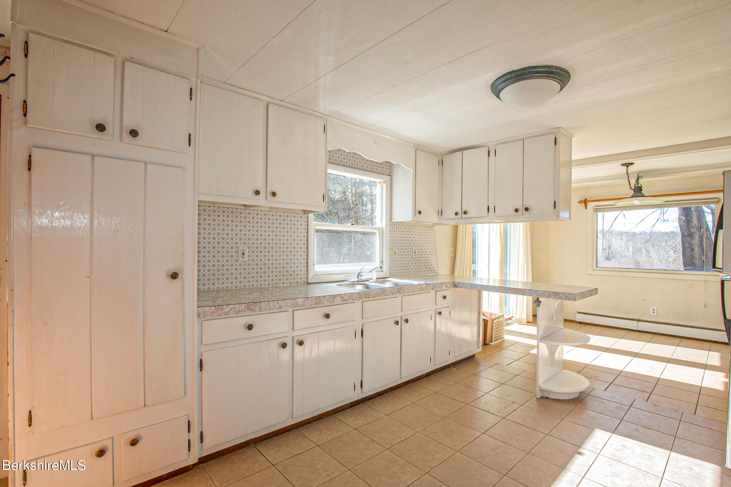 46 Middle Road Austerlitz, NY 12017 - Photo 10 of 39 Kitchen