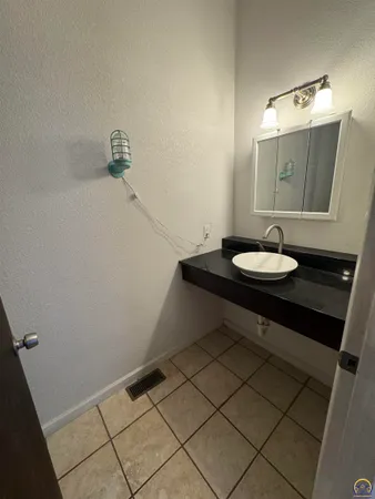 $268,500 | 4504 Southwest Moundview Drive, Topeka, KS 66610