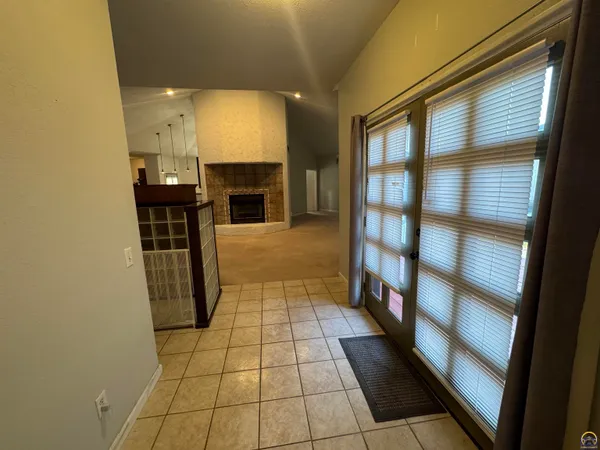 $268,500 | 4504 Southwest Moundview Drive, Topeka, KS 66610