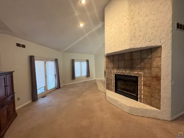 $268,500 | 4504 Southwest Moundview Drive, Topeka, KS 66610