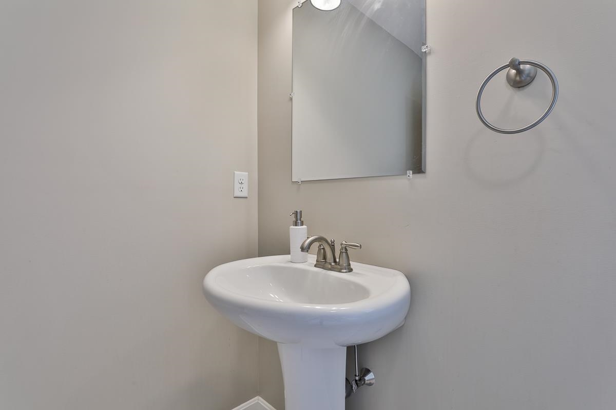 33 Drummer Road Pelham, NH 03076 - Photo 21 of 36