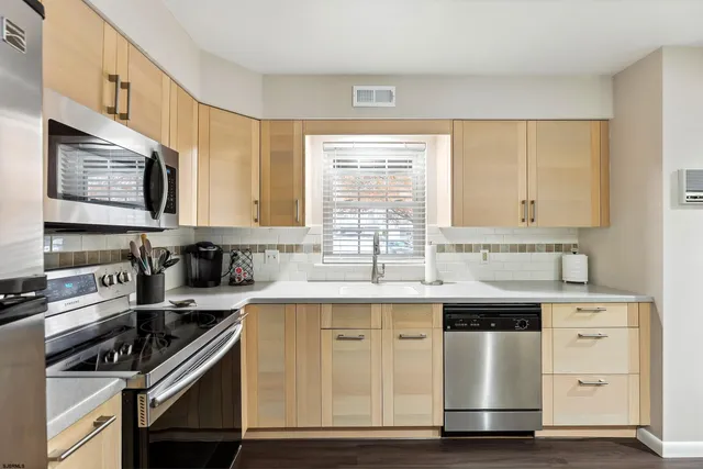 $330,000 | 44 Harborwood Drive, Hammonton, NJ 08037