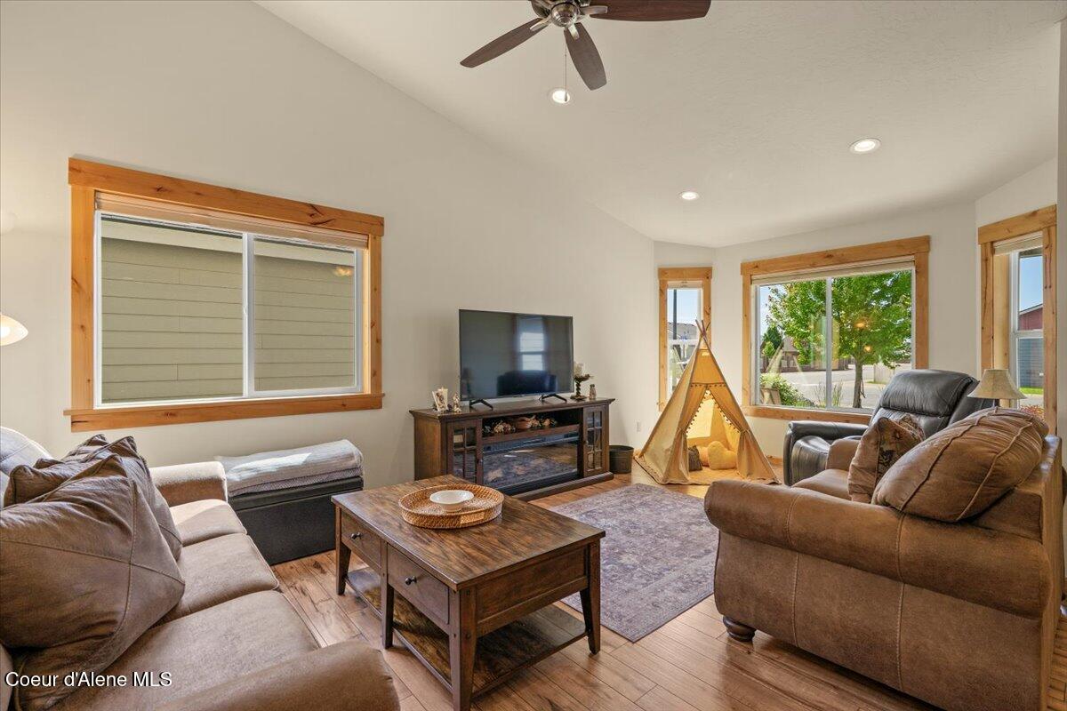 7881 West Kayak Court Rathdrum, ID 83858 - Photo 7 of 42 07-Living Room
